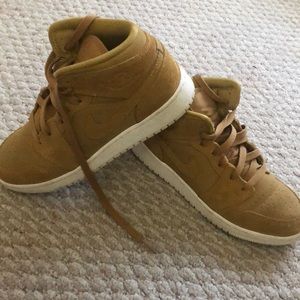 Jordan 1 mid “wheat”